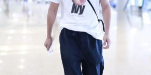 White T + wide-leg pants are full of literary style (a 36-year-old looks like a 26-year-old)