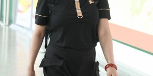 What pants to wear with a black polo shirt (Wearing a black polo shirt with overalls will not show your age at all)