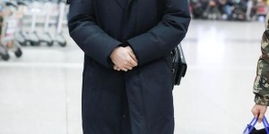 Men learn how to match them when wearing down jackets (it looks stylish and comfortable and makes your legs look longer)