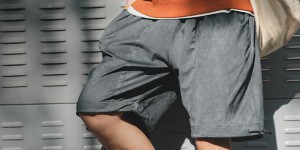 What does a heavyweight T-shirt mean and how many grams does it weigh (how to remove both heat and greasiness)