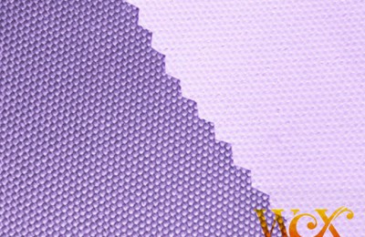 What is the difference in performance between polyester Oxford cloth and nylon Oxford cloth?