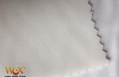 Does an Oxford cloth wardrobe weather easily?