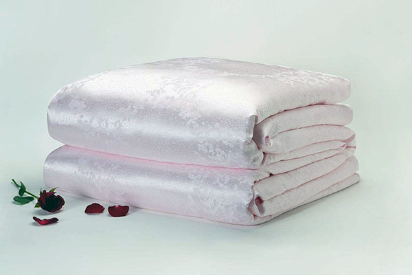 Disadvantages of silk quilt Disadvantages of silk quilt