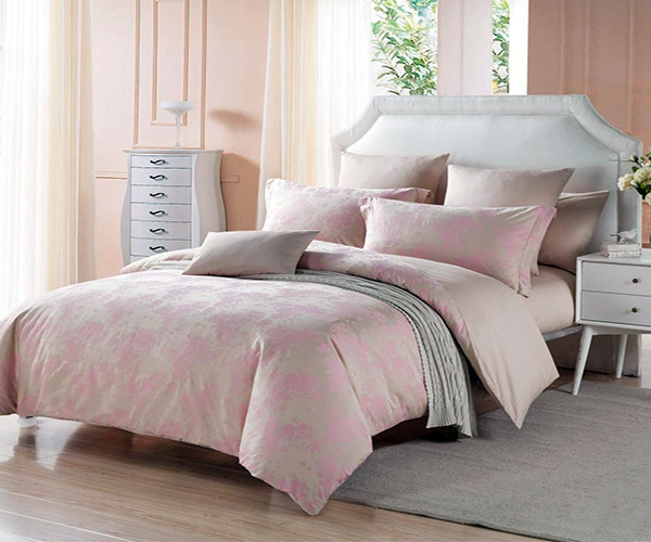 Why does blood get on the sheets? What to do What to do if blood gets on the sheets