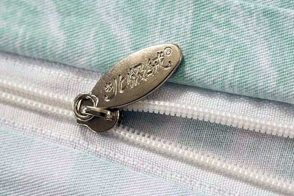 How to install the zipper of the quilt cover if it falls off How to install the quilt cover when its zipper has fallen off