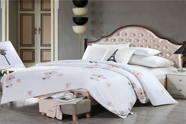 Red Apple Silk Bedding