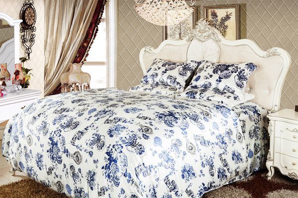 Red Apple Silk Bedding