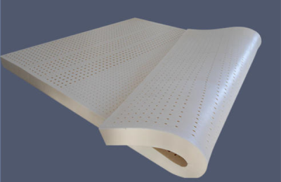 Can a latex mattress still be used if it turns yellow and flakes?