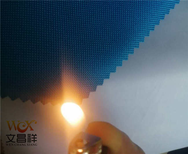 Fire-retardant and flame-retardant cloth Fire-retardant and flame-retardant cloth