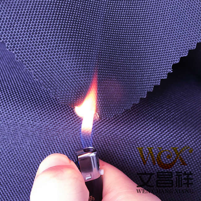 Fire-retardant and flame-retardant Oxford cloth