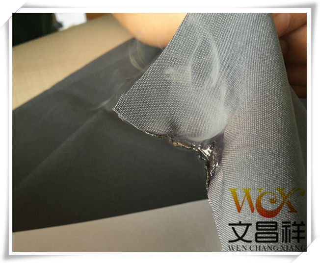 Flame retardant fabric that extinguishes immediately after leaving the fire Leave Fire-extinguishing flame-retardant fabrics